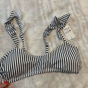 Cupshe Ruffle Vertical Stripe Bikini Top